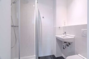 Gäste-WC mit Dusche