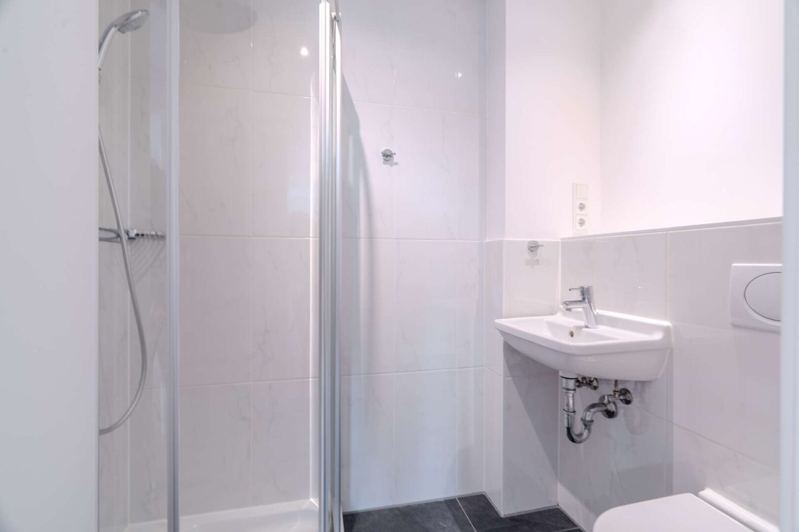 Gäste-WC mit Dusche