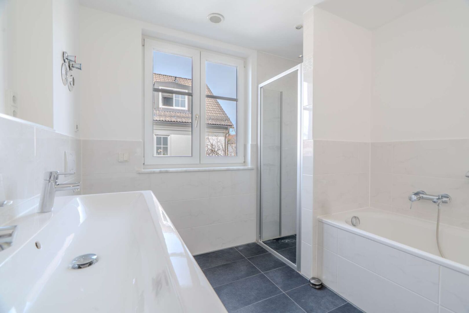 Wanne und Walk-In-Dusche