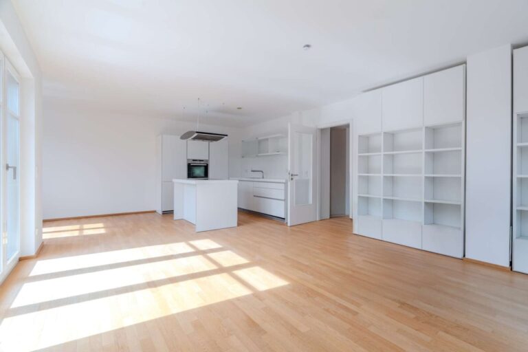 Wohnbereich mit Blick auf die Küche