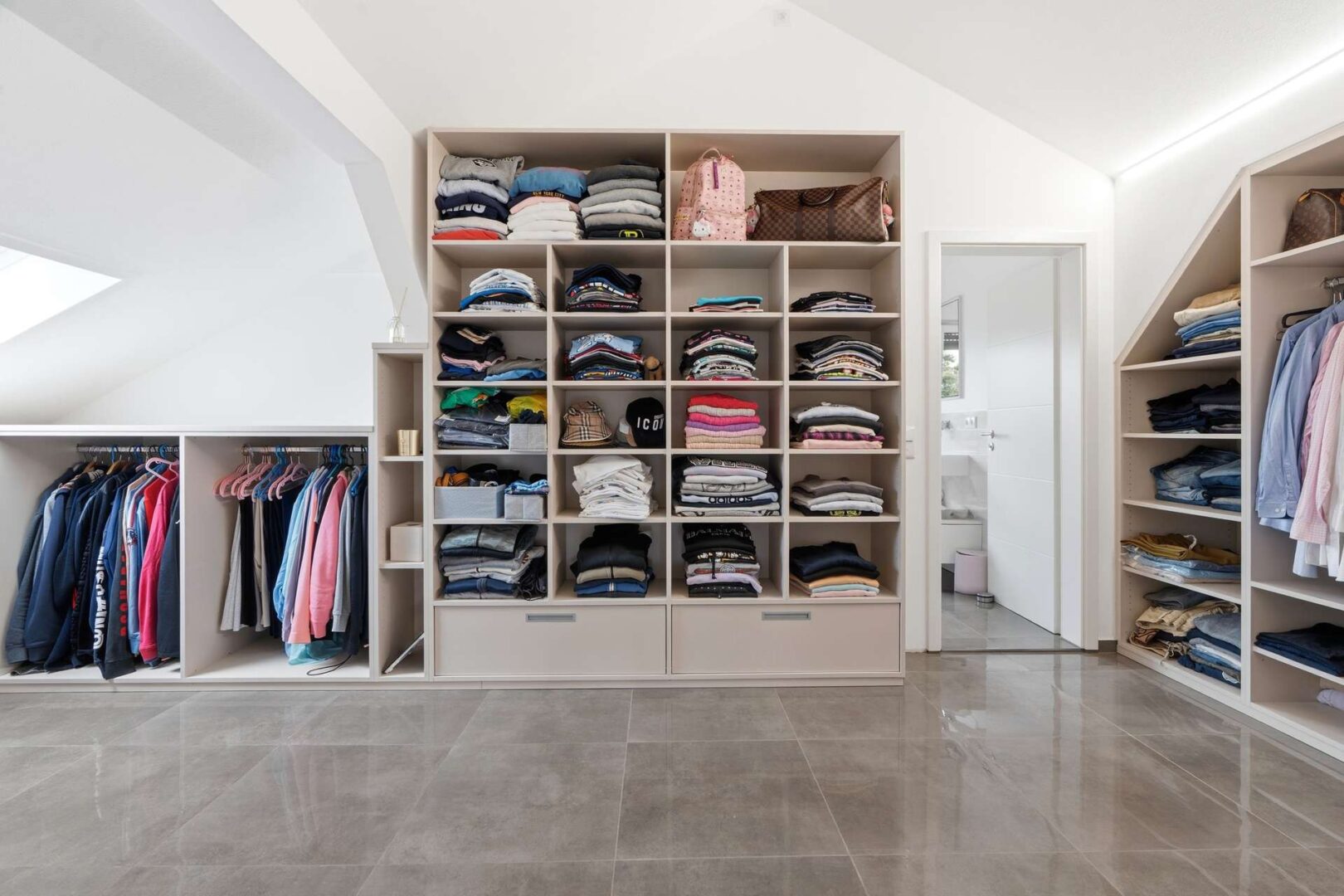 Ankleidezimmer im OG